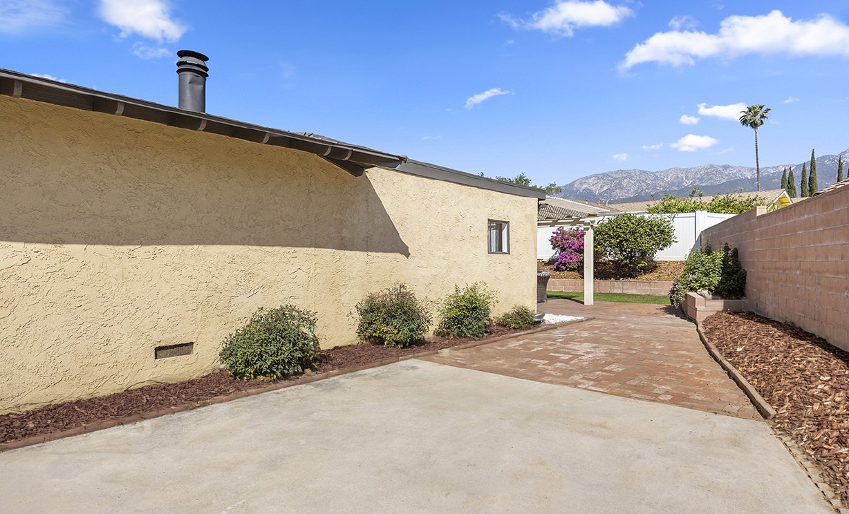 9964 La Mesa Court, Rancho Cucamonga CA: 