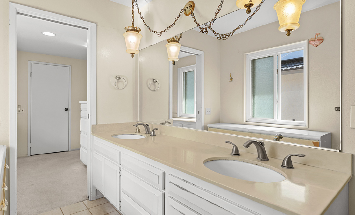 24621 Artemia Ave, Mission Viejo CA: 