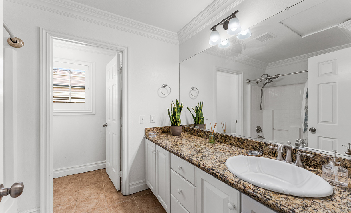 2843 S Buena Vista, Corona CA: 