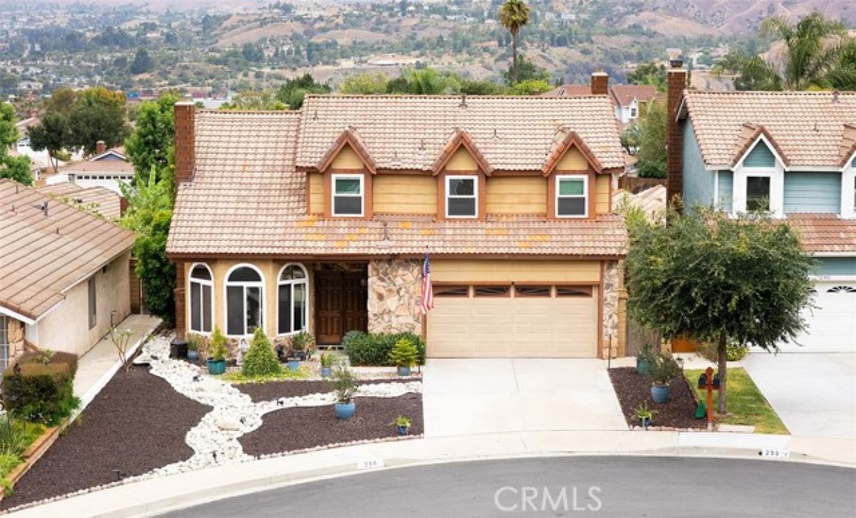 280 S Brookside Court, Anaheim Hills CA: 