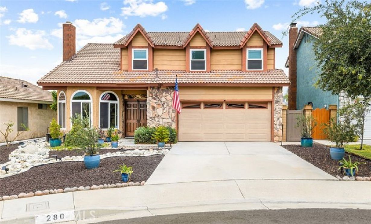 280 S Brookside Court, Anaheim Hills CA: 