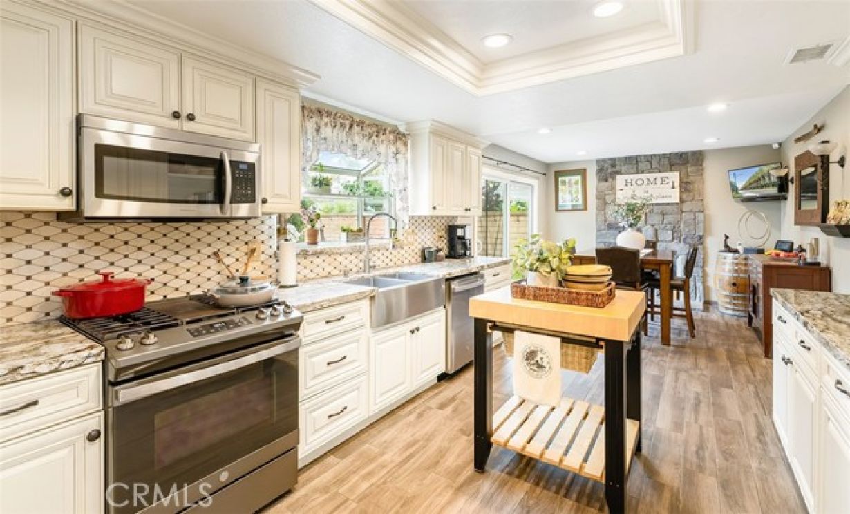 280 S Brookside Court, Anaheim Hills CA: 