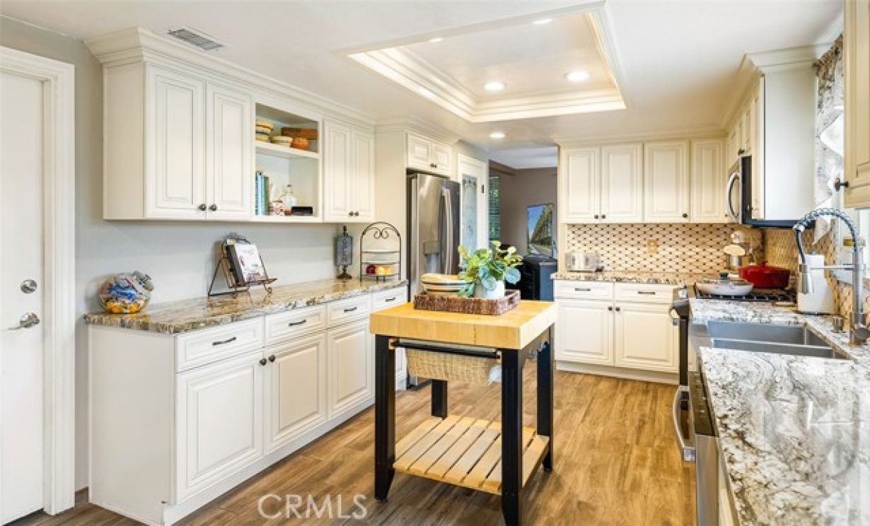 280 S Brookside Court, Anaheim Hills CA: 
