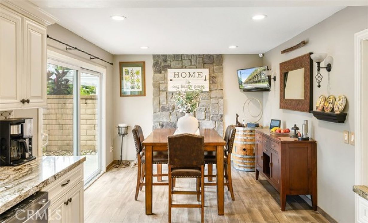 280 S Brookside Court, Anaheim Hills CA: 