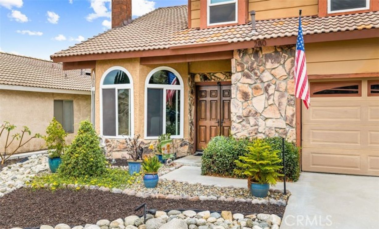 280 S Brookside Court, Anaheim Hills CA: 