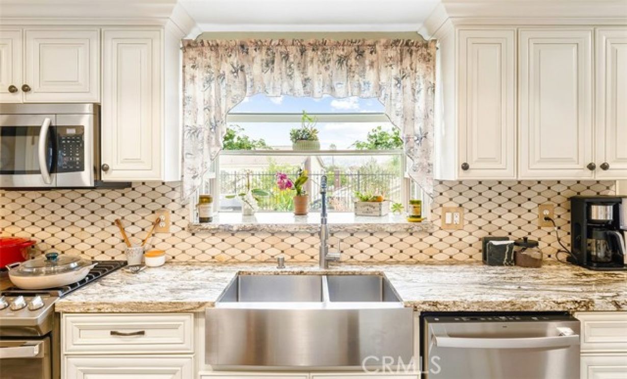 280 S Brookside Court, Anaheim Hills CA: 