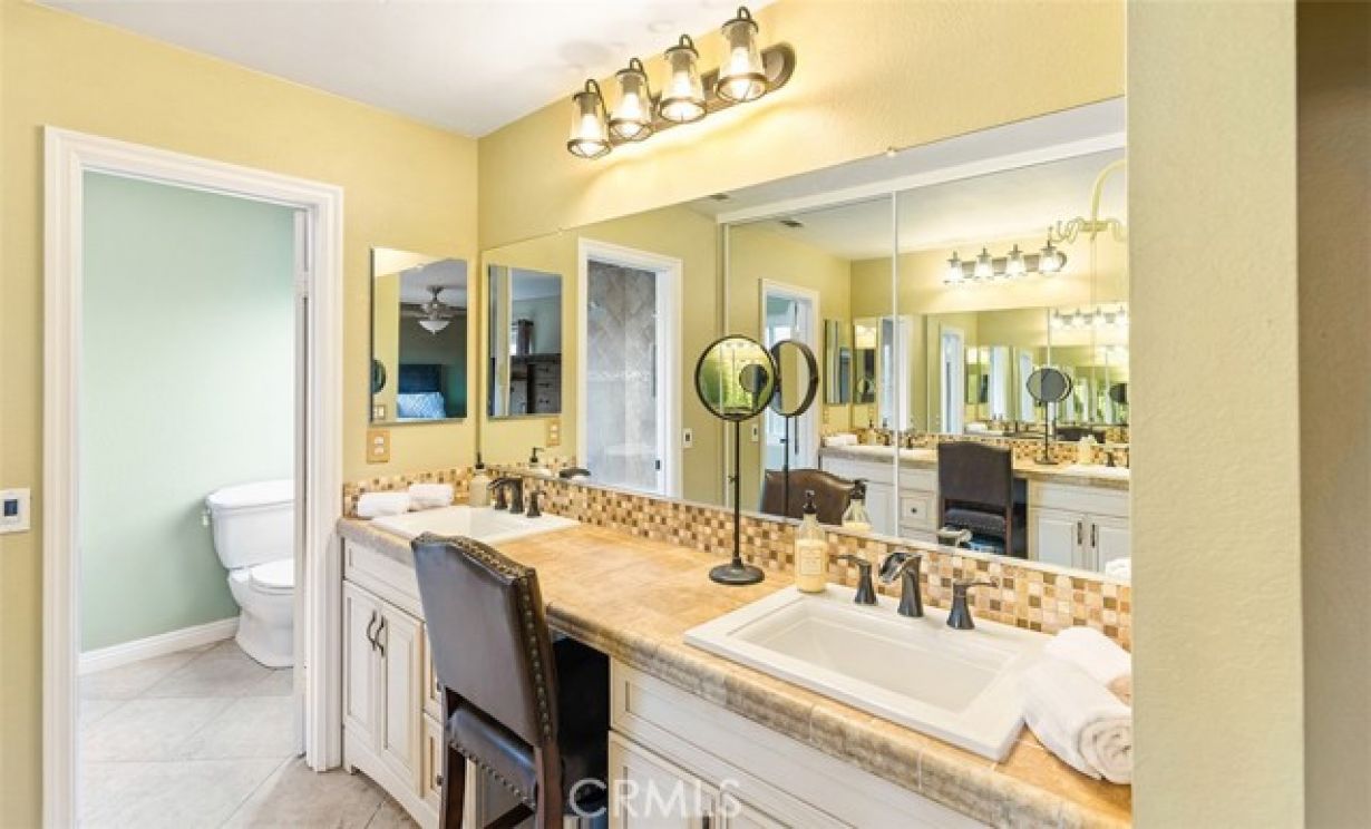 280 S Brookside Court, Anaheim Hills CA: 