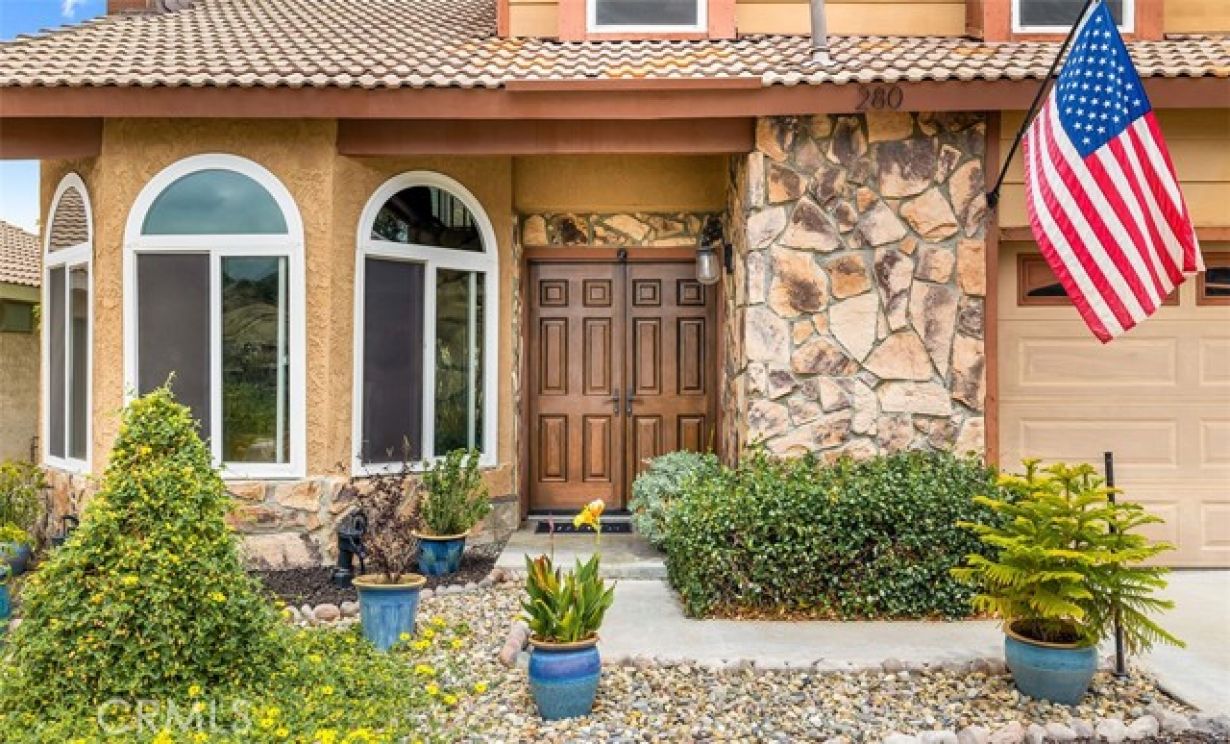 280 S Brookside Court, Anaheim Hills CA: 