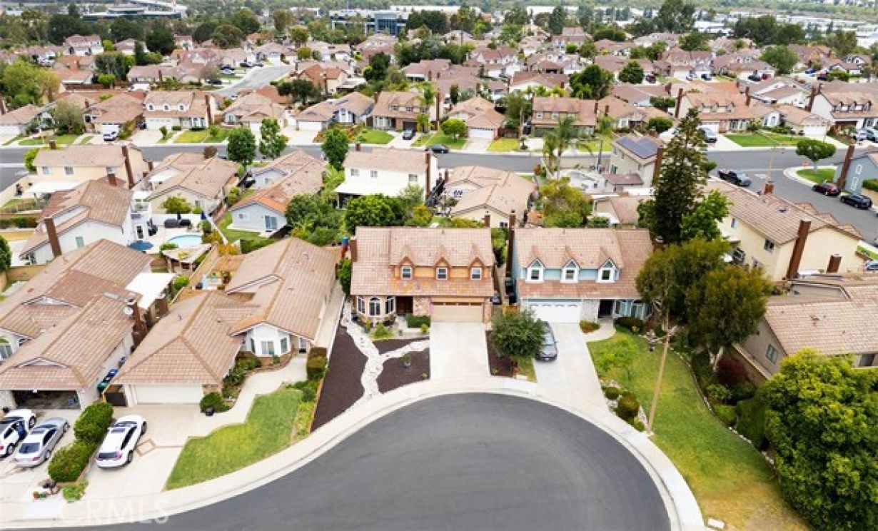 280 S Brookside Court, Anaheim Hills CA: 