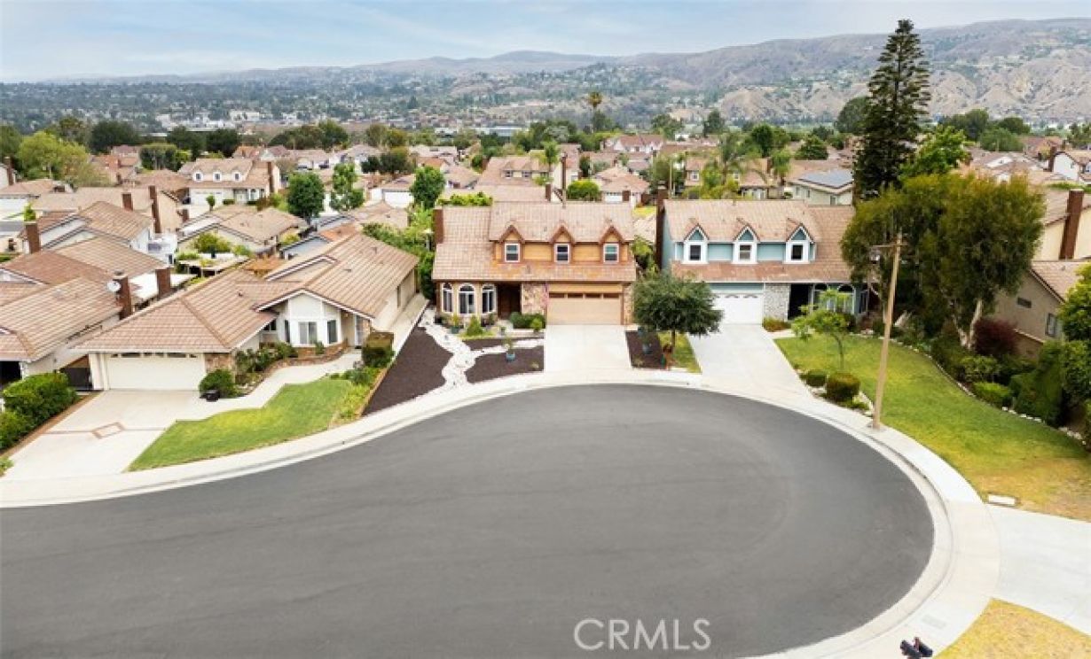280 S Brookside Court, Anaheim Hills CA: 