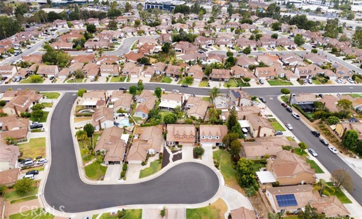 280 S Brookside Court, Anaheim Hills CA: 