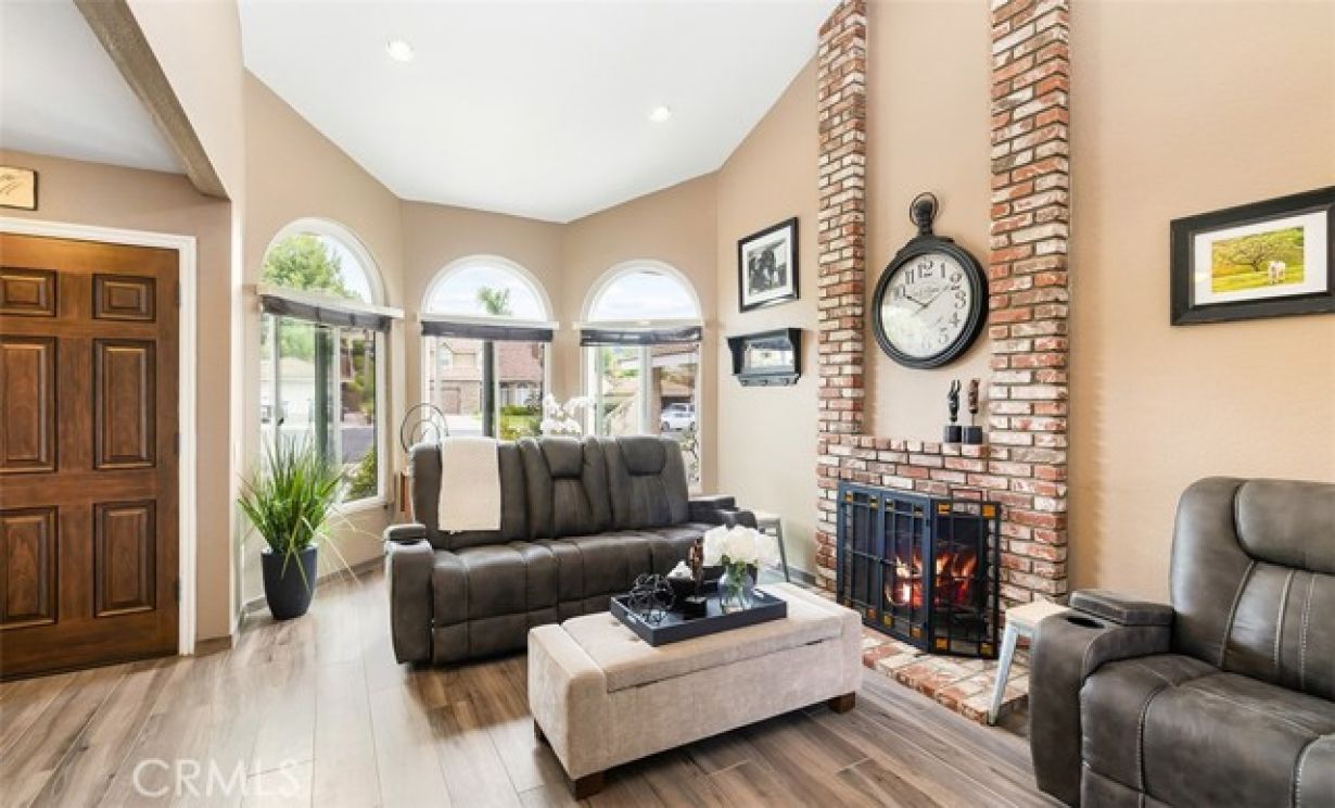 280 S Brookside Court, Anaheim Hills CA: 