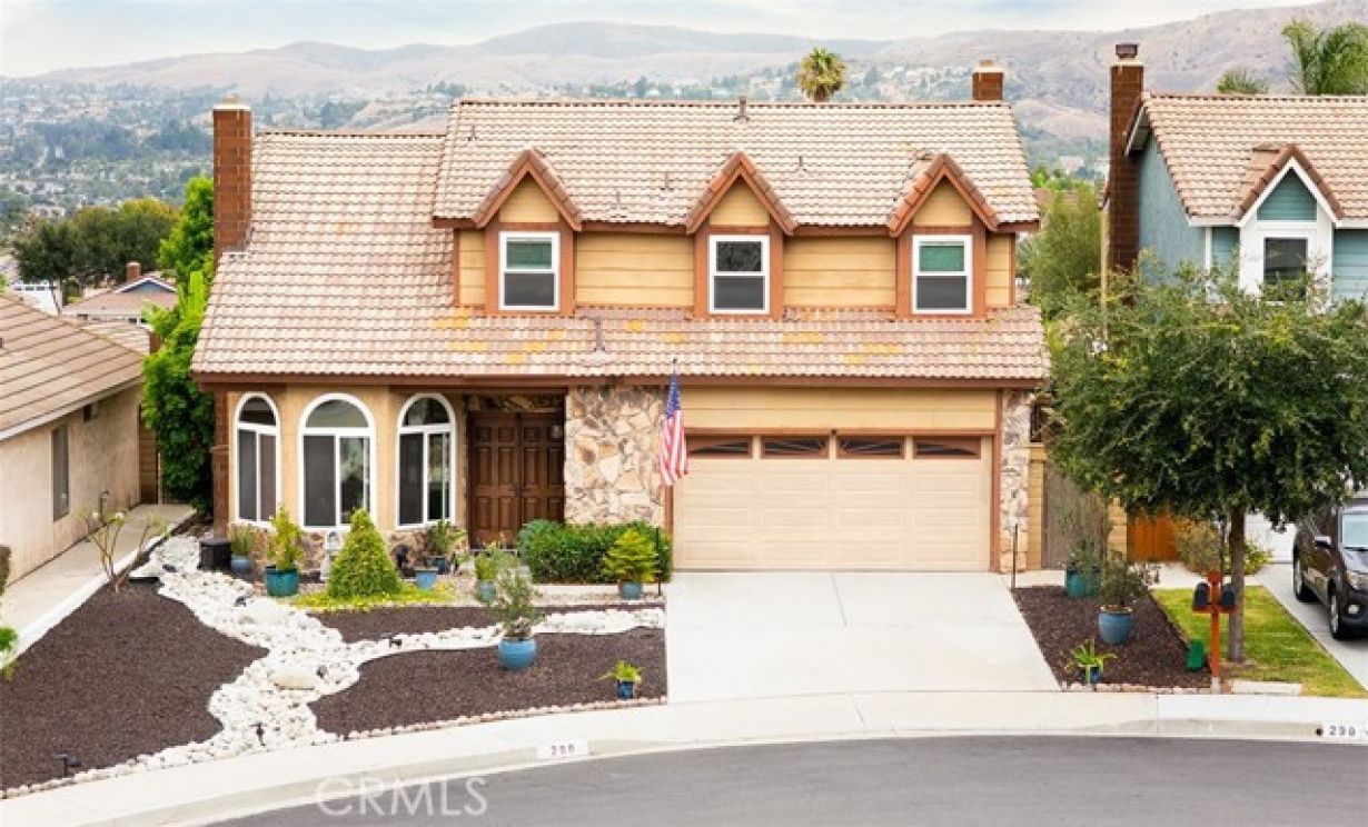 280 S Brookside Court, Anaheim Hills CA: 