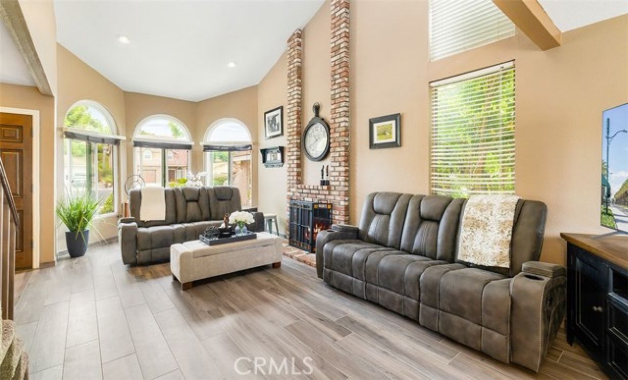 280 S Brookside Court, Anaheim Hills CA: 