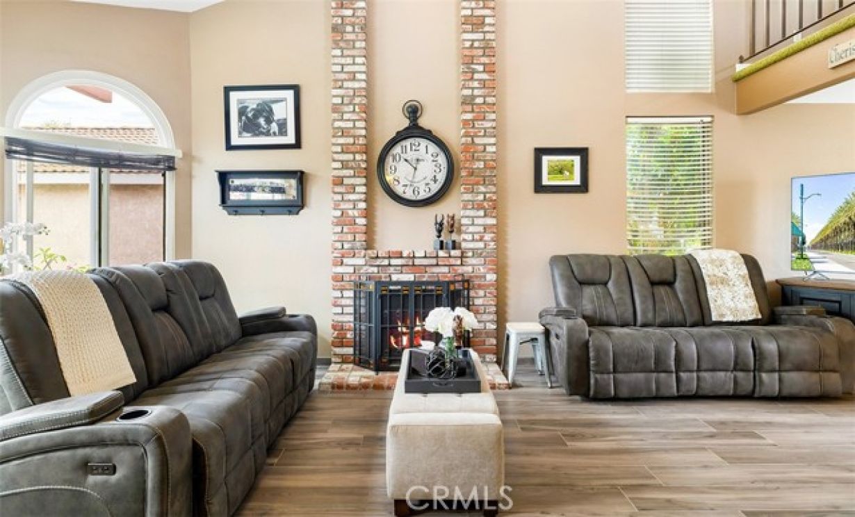 280 S Brookside Court, Anaheim Hills CA: 