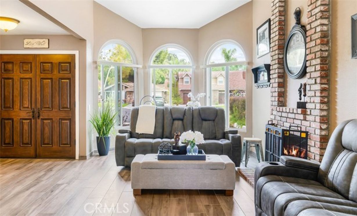 280 S Brookside Court, Anaheim Hills CA: 