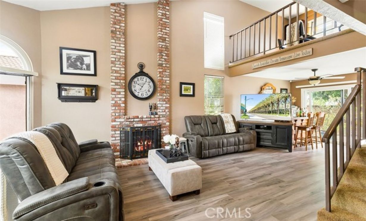 280 S Brookside Court, Anaheim Hills CA: 