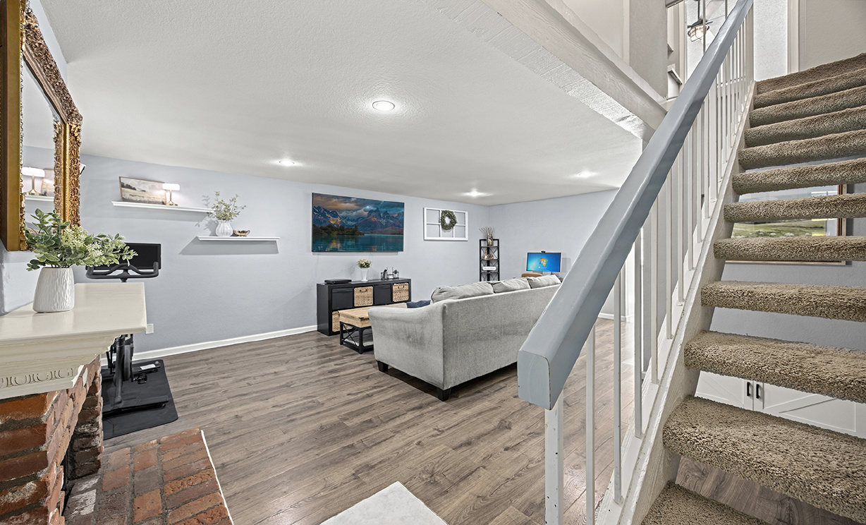 607 Santa Cruz Ct, San Dimas CA: