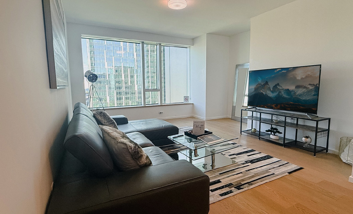 899 Francisco Unit, Los Angeles CA: 