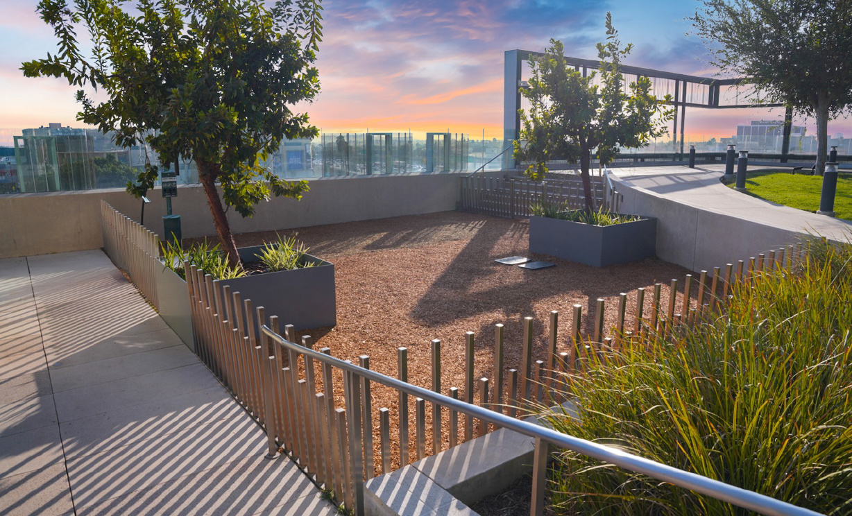 899 Francisco Unit, Los Angeles CA: 