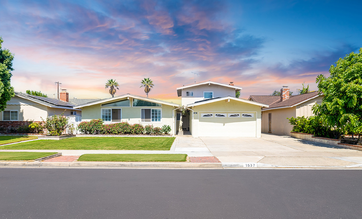 1537 W Edithia Ave, Anaheim CA: 