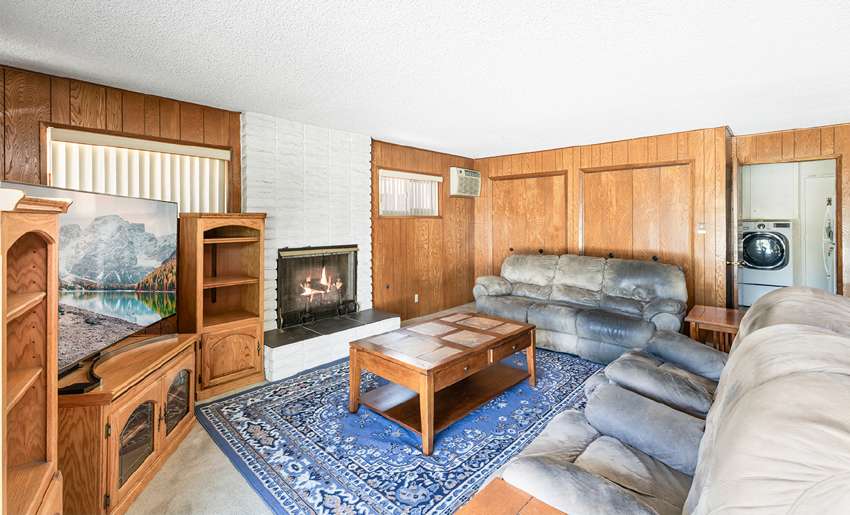 1537 W Edithia Ave, Anaheim CA: 