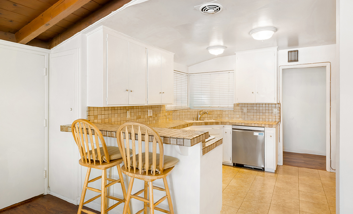 1537 W Edithia Ave, Anaheim CA: 