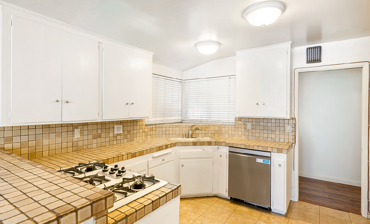 1537 W Edithia Ave, Anaheim CA: 