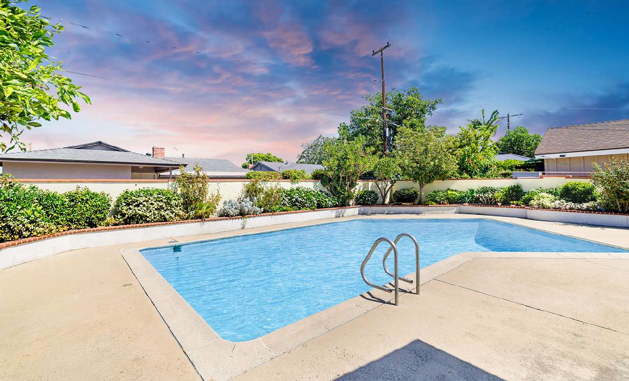 1537 W Edithia Ave, Anaheim CA: 