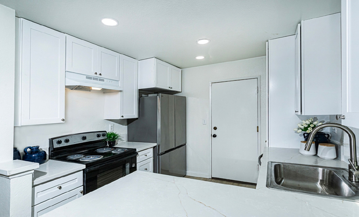 24 Riverstone, Irvine CA: