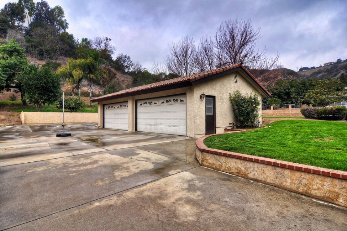 2327 Valle Drive , La Habra Heights CA: 