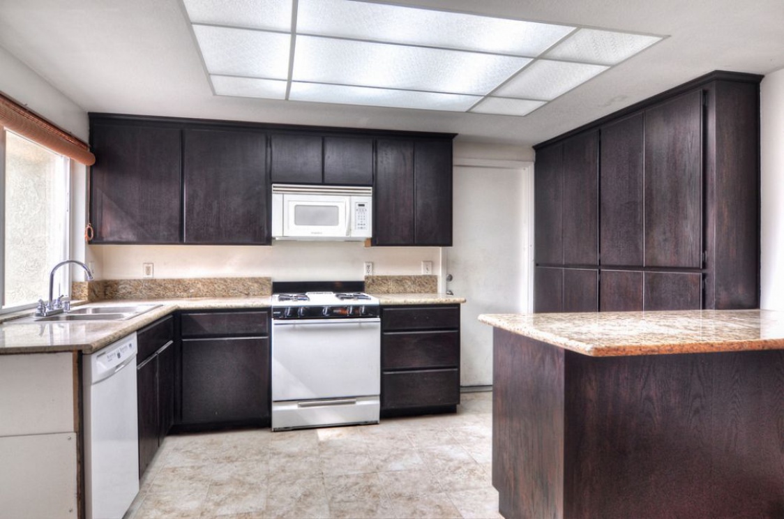 17 Lemon Tree , Irvine CA: