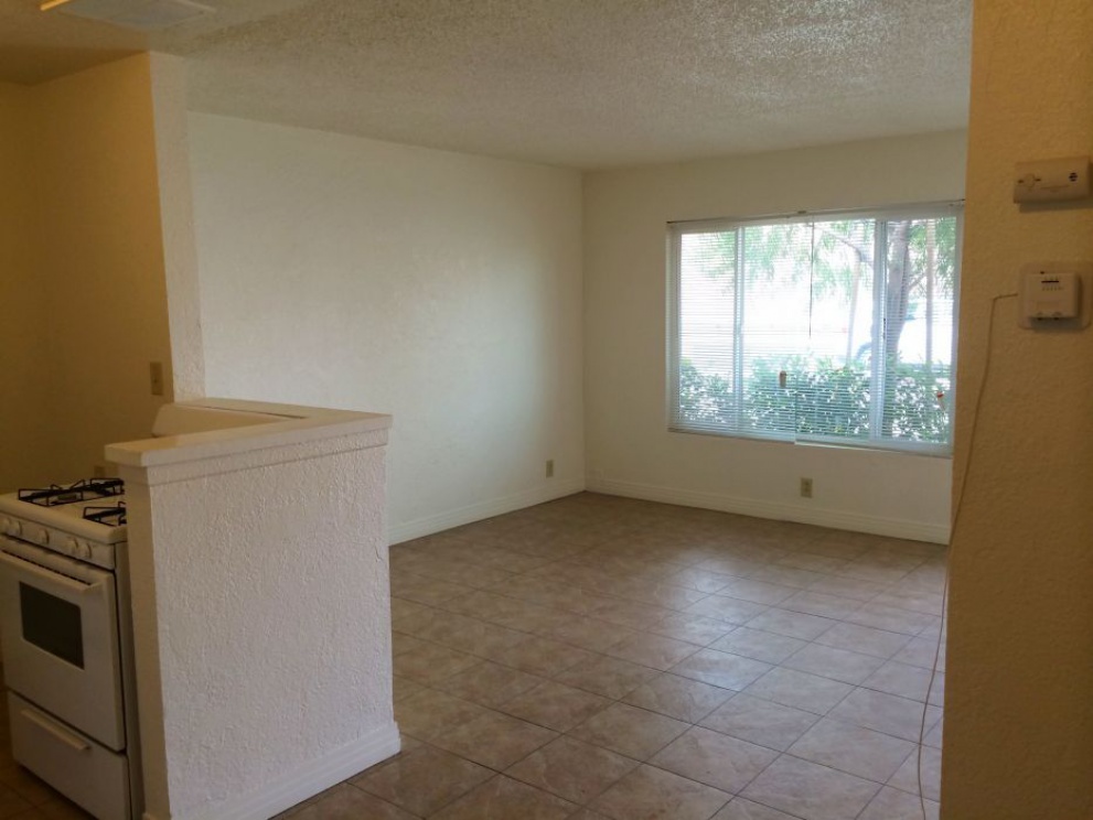 832 West Victoria Street , San Bernardino CA: 