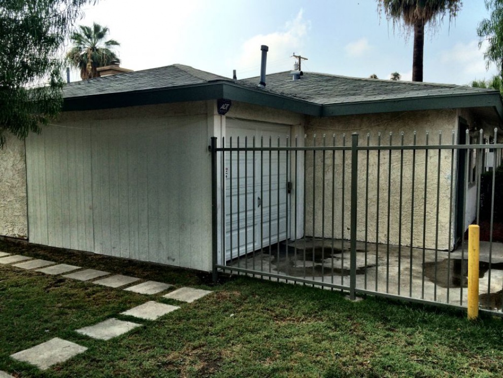 832 West Victoria Street , San Bernardino CA: 