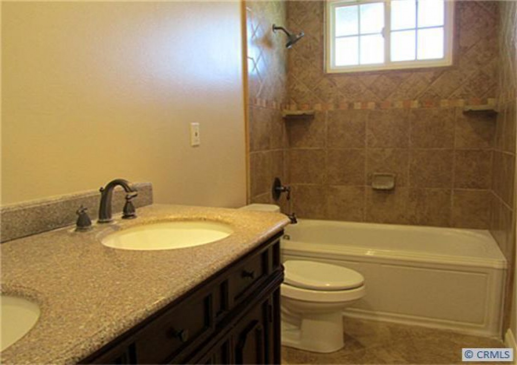 320 N Colfax St, La Habra CA: 