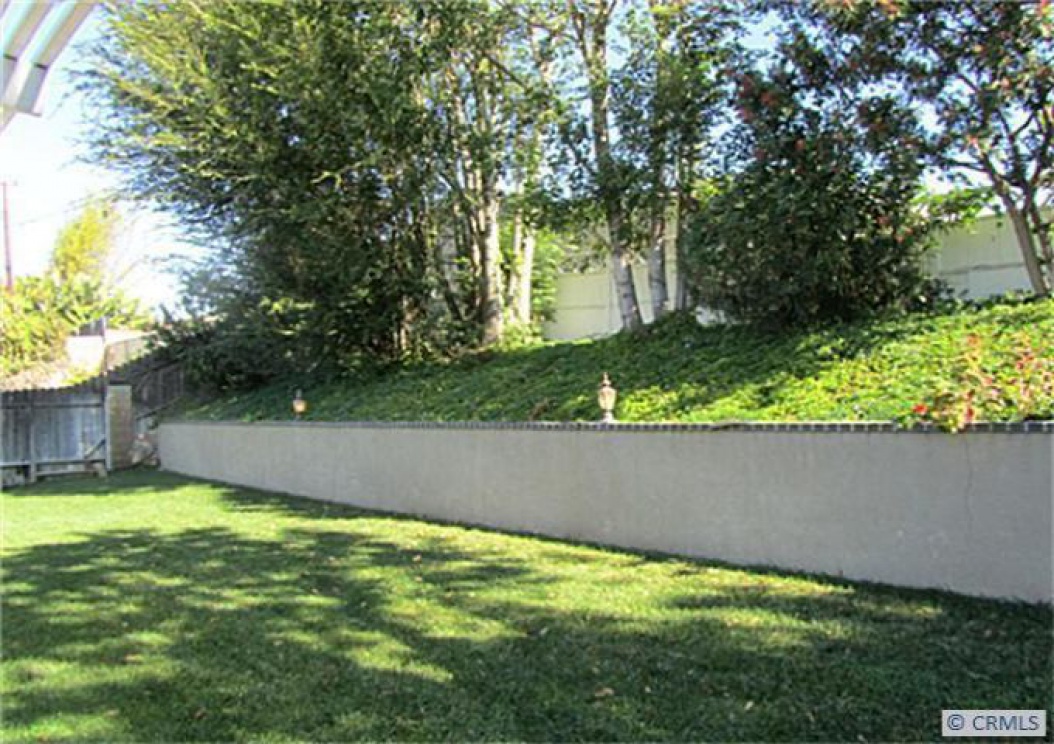 320 N Colfax St, La Habra CA: 