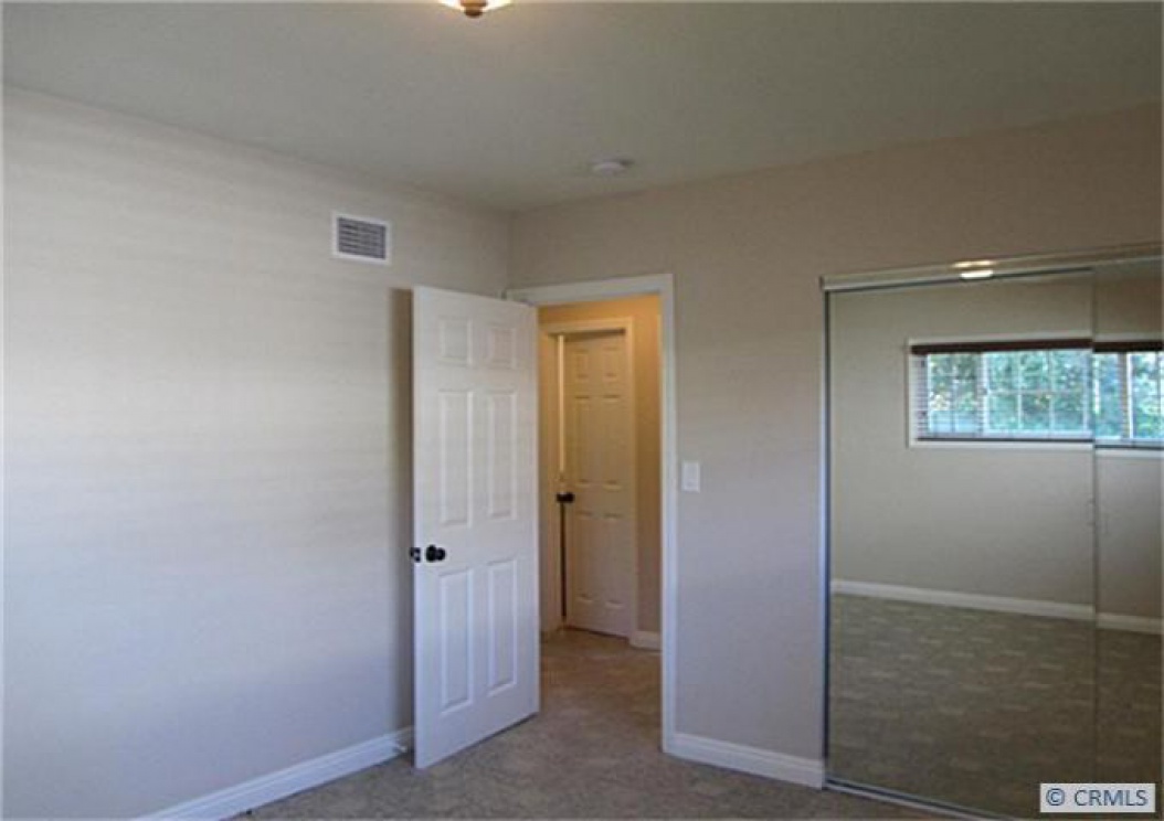 320 N Colfax St, La Habra CA: 