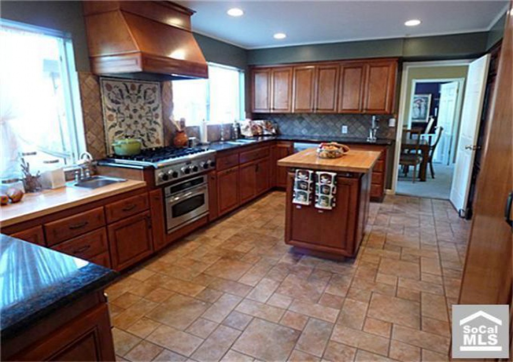 2800 Puente St, Fullerton CA: 