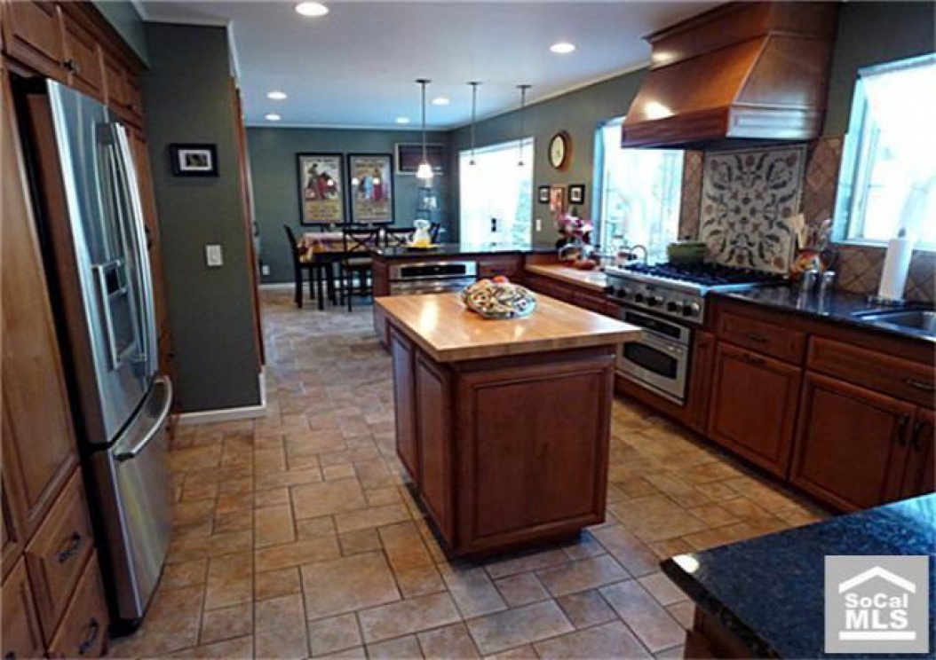 2800 Puente St, Fullerton CA: 