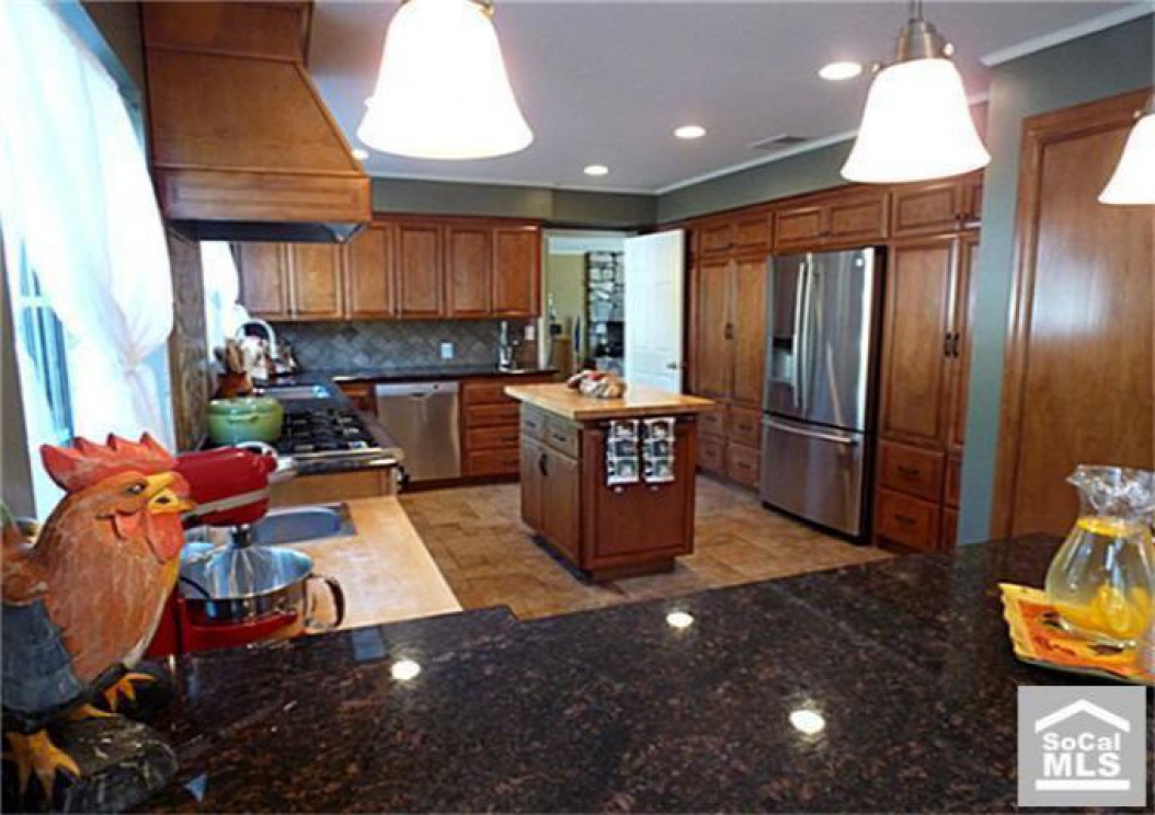 2800 Puente St, Fullerton CA: 